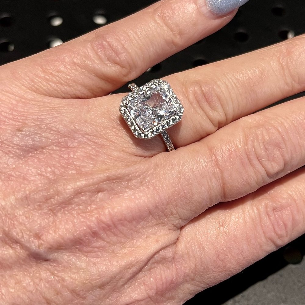 NWT Adriana Orsini  4 Carat Cubic zirconia Crystal Ring 7 - Picture 10 of 10